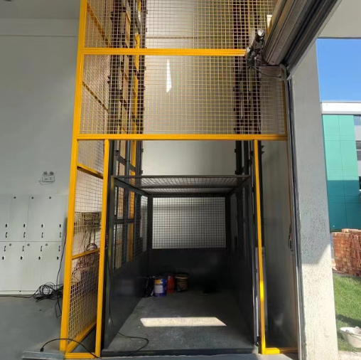 莲花导轨式升降机助力物流园破解运输难题