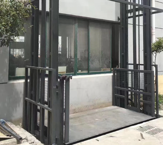 莲花导轨式施工升降机助力民生工程提速增效